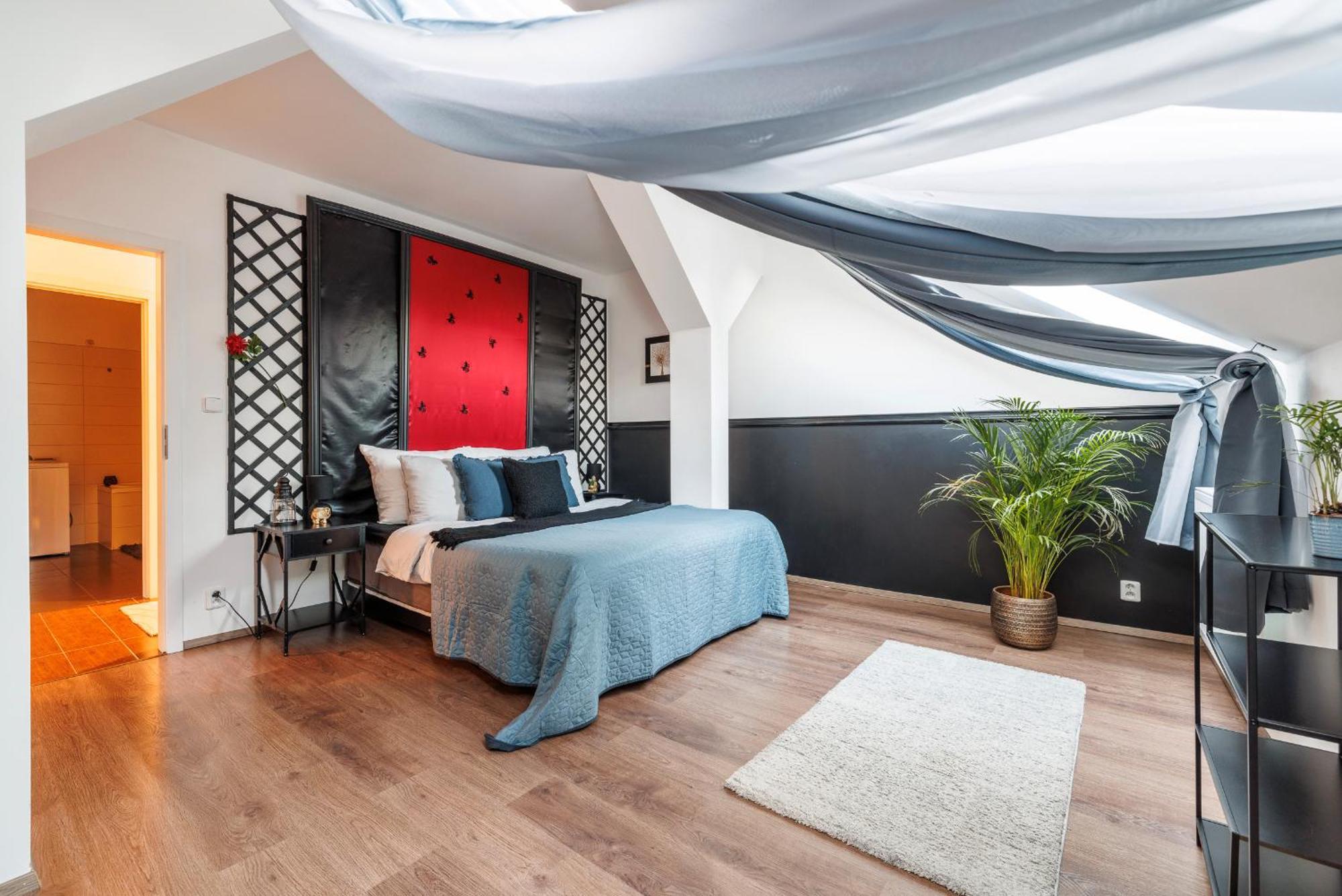 Spacious Flat & Parking Possibility, 3 Stops To Wenceslav Square Praga Esterno foto