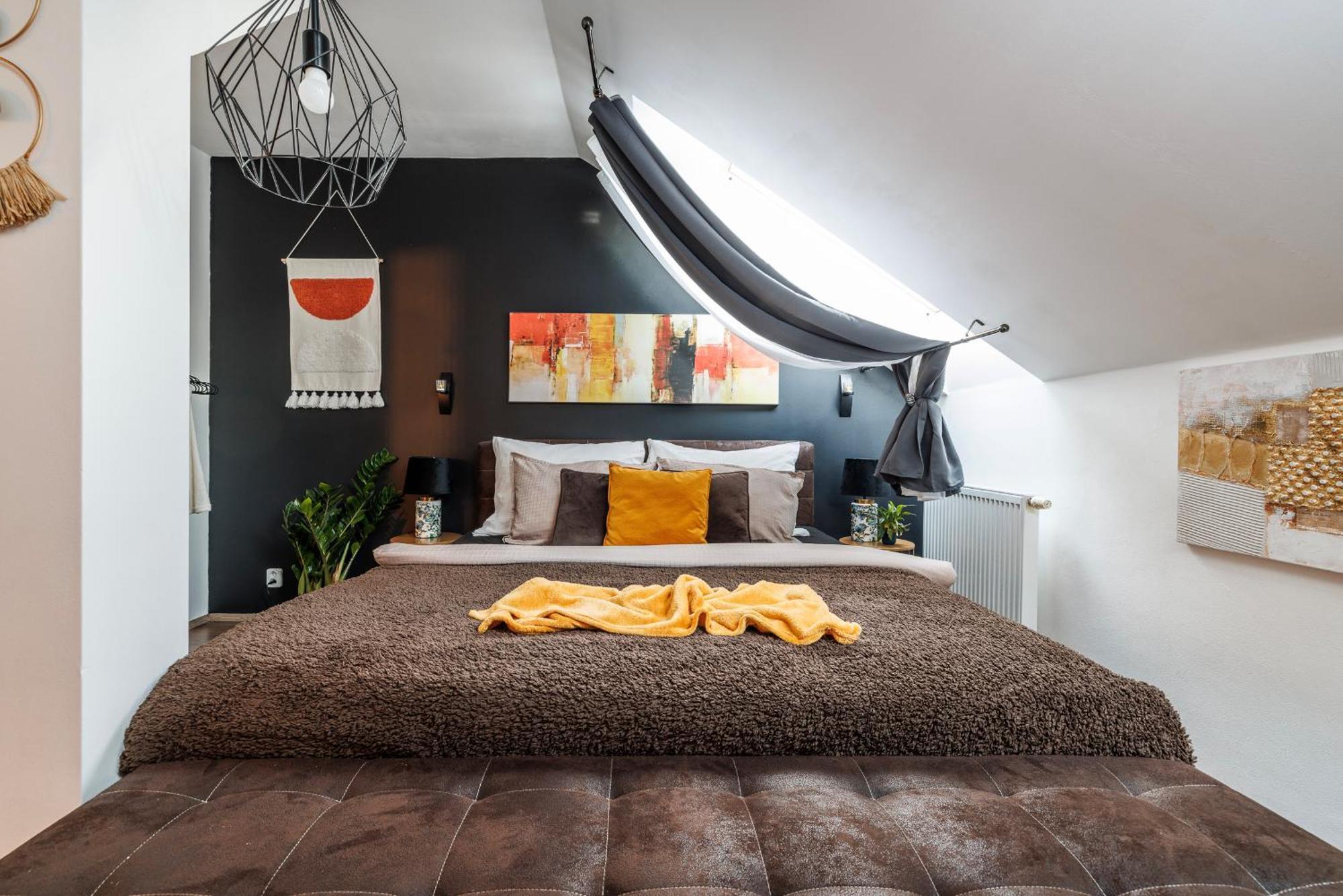 Spacious Flat & Parking Possibility, 3 Stops To Wenceslav Square Praga Esterno foto