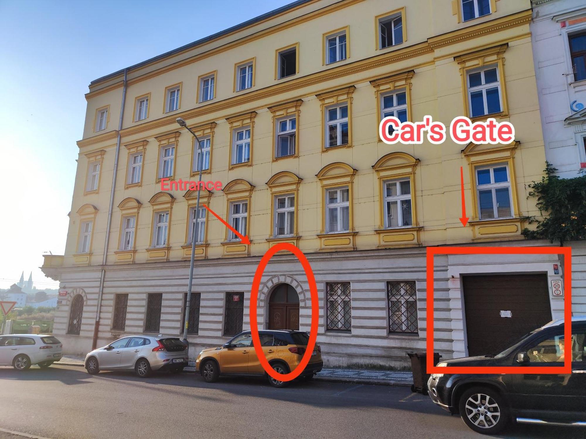Spacious Flat & Parking Possibility, 3 Stops To Wenceslav Square Praga Esterno foto